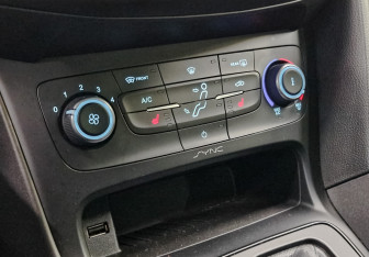 Подержанный автомобиль Ford Focus Hatchback 2018 года (21 фото)