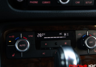 Подержанный автомобиль Volkswagen Touareg 2013 года (17 фото)