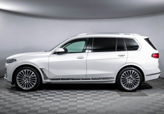 Подержанный автомобиль BMW X7 2020 года (8 фото)