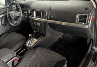 Подержанный автомобиль Opel Vectra Sedan 2006 года (11 фото)