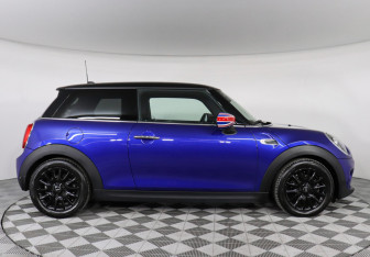 Подержанный автомобиль MINI Hatch 2021 года (8 фото)