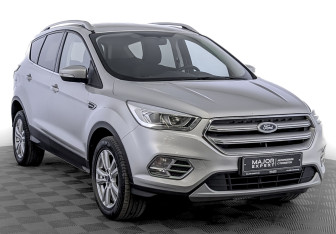 Подержанный автомобиль Ford Kuga 2018 года (3 фото)