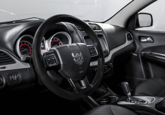 Подержанный автомобиль Dodge Journey 2011 года (14 фото)