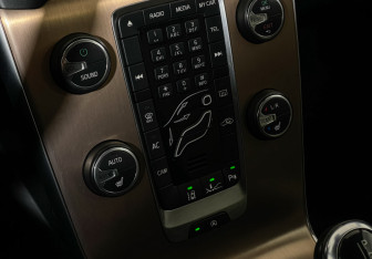 Подержанный автомобиль Volvo V40 Cross Country 2013 года (17 фото)