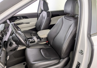 Подержанный автомобиль Kia Carnival 2022 года (21 фото)