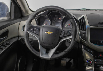 Подержанный автомобиль Chevrolet Cruze Sedan 2013 года (15 фото)