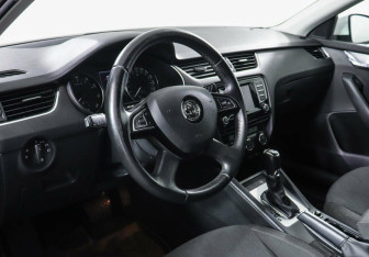 Подержанный автомобиль Skoda Octavia Wagon 2015 года (7 фото)