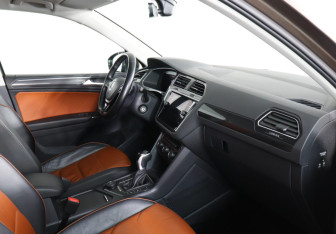 Подержанный автомобиль Volkswagen Tiguan 2017 года (10 фото)