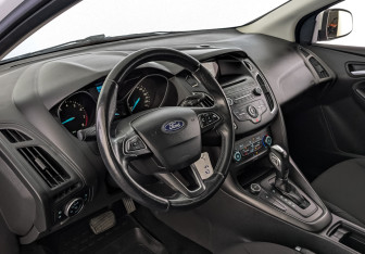 Подержанный автомобиль Ford Focus Hatchback 2018 года (16 фото)