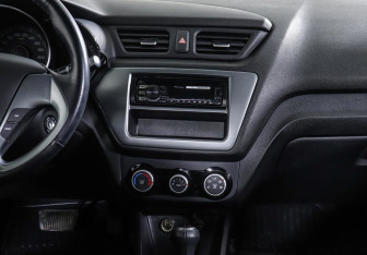 Подержанный автомобиль Kia Rio Sedan 2015 года (8 фото)