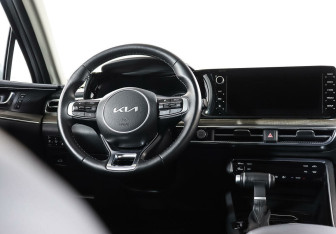 Подержанный автомобиль Kia K5 2022 года (12 фото)