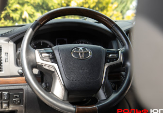 Подержанный автомобиль Toyota Land Cruiser Suv 2018 года (11 фото)