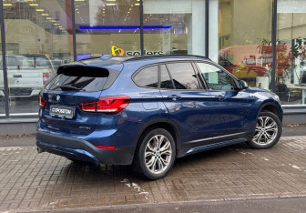 Подержанный автомобиль BMW X1 2021 года (8 фото)