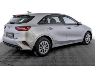 Подержанный автомобиль Kia Ceed Hatchback 2020 года (5 фото)