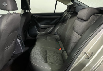 Подержанный автомобиль Skoda Octavia Liftback 2019 года (10 фото)
