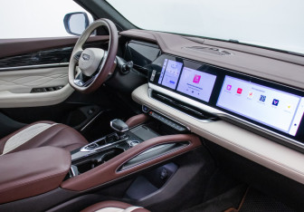 Подержанный автомобиль Geely Monjaro 2023 года (10 фото)