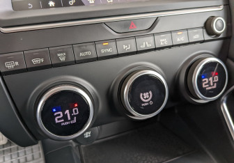 Подержанный автомобиль Jaguar E-Pace 2020 года (6 фото)