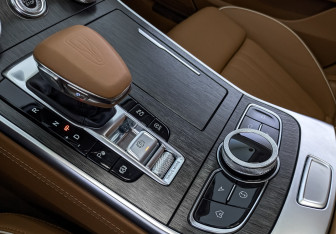 Подержанный автомобиль Hongqi H9 2023 года (21 фото)