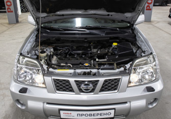 Подержанный автомобиль Nissan X-Trail 2005 года (9 фото)