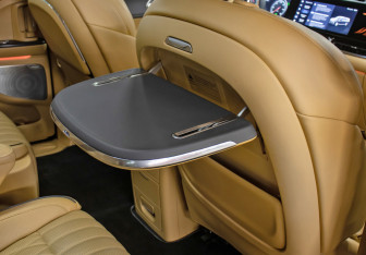 Подержанный автомобиль Voyah Dream 2022 года (13 фото)