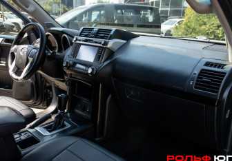 Подержанный автомобиль Toyota Land Cruiser Prado 2013 года (7 фото)