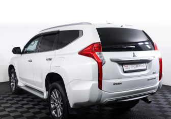 Подержанный автомобиль Mitsubishi Pajero Sport 2019 года (7 фото)