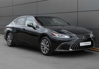 Подержанный автомобиль Lexus ES 2018 года (3 фото)