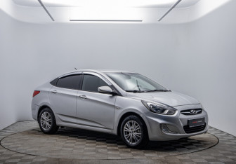 Подержанный автомобиль Hyundai Solaris Sedan 2012 года (3 фото)