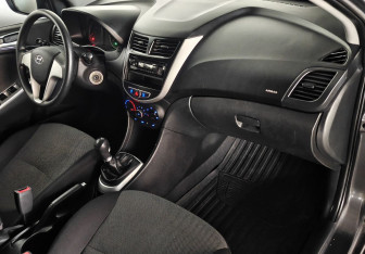 Подержанный автомобиль Hyundai Solaris Sedan 2012 года (10 фото)