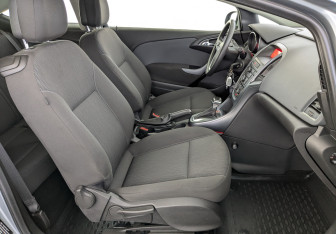 Подержанный автомобиль Opel Astra Hatchback 2012 года (23 фото)