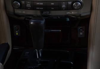 Подержанный автомобиль Lexus LX 2011 года (20 фото)