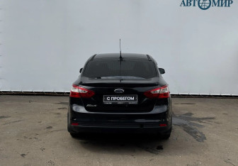 Подержанный автомобиль Ford Focus Sedan 2013 года (7 фото)