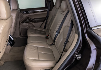 Подержанный автомобиль Porsche Cayenne 2014 года (17 фото)