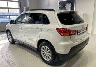 Подержанный автомобиль Mitsubishi ASX 2011 года (6 фото)