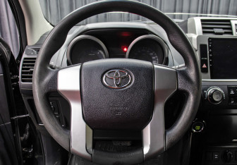 Подержанный автомобиль Toyota Land Cruiser Prado 2016 года (17 фото)