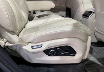 Подержанный автомобиль AITO M7 2023 года (19 фото)