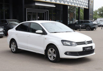 Подержанный автомобиль Volkswagen Polo Sedan 2012 года (3 фото)