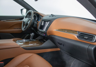 Подержанный автомобиль Maserati Levante 2017 года (9 фото)