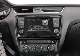 Подержанный автомобиль Skoda Octavia Liftback 2014 года (17 фото)