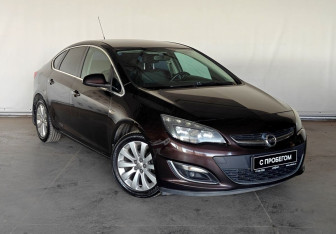 Подержанный автомобиль Opel Astra Sedan 2014 года (3 фото)