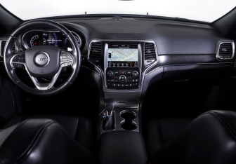 Подержанный автомобиль Jeep Grand Cherokee 2018 года (12 фото)