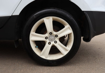 Подержанный автомобиль Hyundai ix35 2010 года (9 фото)