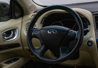 Подержанный автомобиль Infiniti QX60 2018 года (16 фото)