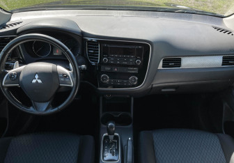 Подержанный автомобиль Mitsubishi Outlander 2013 года (12 фото)