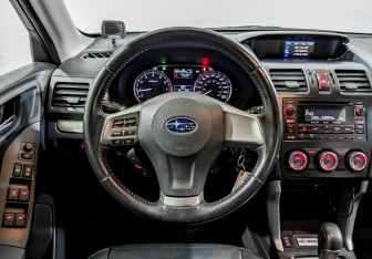 Подержанный автомобиль Subaru Forester Suv 2013 года (22 фото)