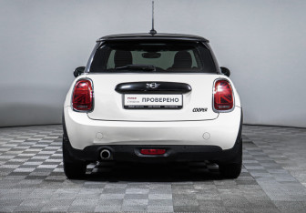 Подержанный автомобиль MINI Hatch 2018 года (6 фото)