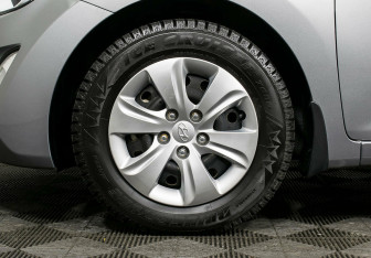 Подержанный автомобиль Hyundai Elantra Sedan 2015 года (9 фото)