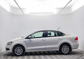 Подержанный автомобиль Volkswagen Polo Sedan 2013 года (8 фото)