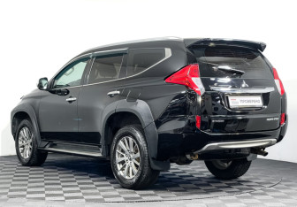 Подержанный автомобиль Mitsubishi Pajero Sport 2019 года (7 фото)