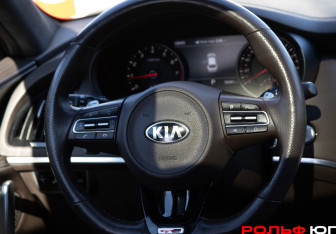Подержанный автомобиль Kia Stinger 2018 года (12 фото)
